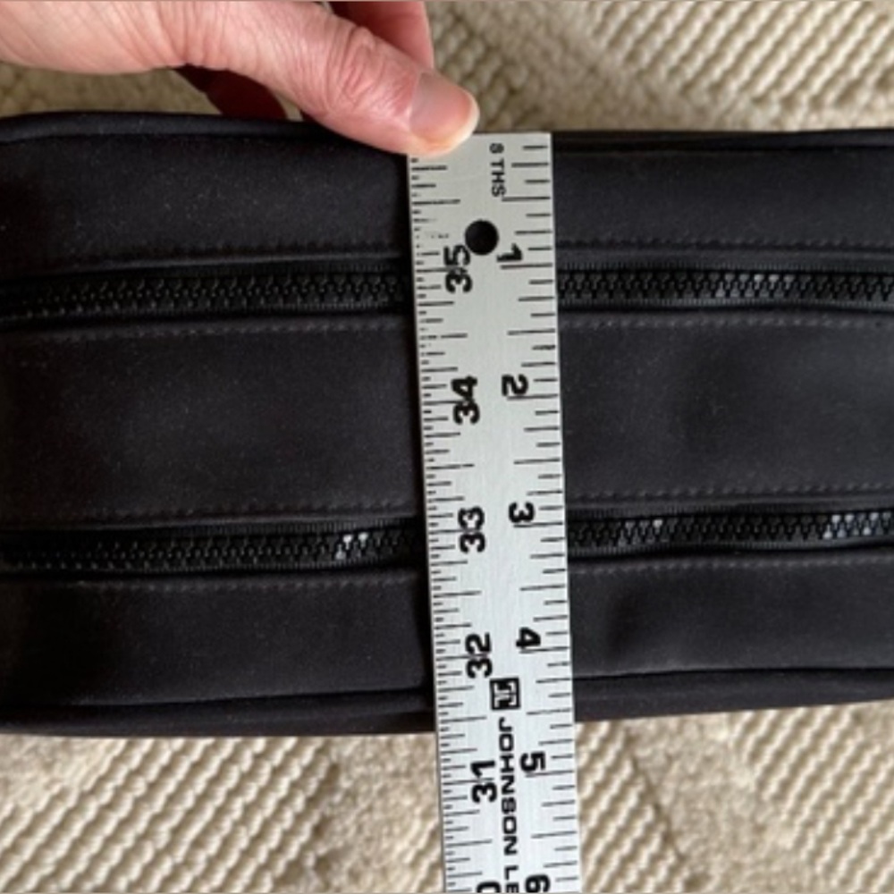 NWOT 🤩CHANEL - LUXURY ALLURE HOMME BLACK UNISEX TWO COMPARTMENT TOILETRIES BAG - Picture 5 of 7
